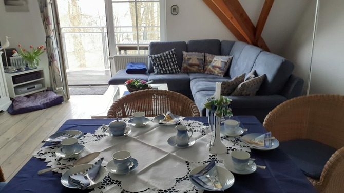 Ferienwohnung in Niendorf/Ostsee - Residenz Niendorf mit Meerblick - Gedeckter Tisch