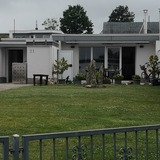 Ferienhaus in Rettin - Ferienhaus Angelika - Vorderansicht mit Blick auf die Terrasse