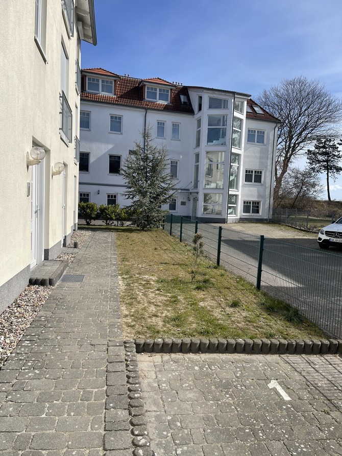 Ferienwohnung in Juliusruh - MeinStrandnest - Hauszugang mit Ihrem Stellplatz