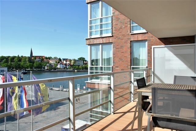 Ferienwohnung in Eckernförde - Apartment 29 "Heimathafen 29", Apartmenthaus Hafenspitze, Blickrichtung Innenstadt/Binnenhafen - Bild 22