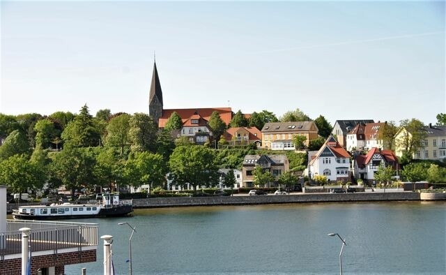 Ferienwohnung in Eckernförde - Apartment 29 "Heimathafen 29", Apartmenthaus Hafenspitze, Blickrichtung Innenstadt/Binnenhafen - Bild 24