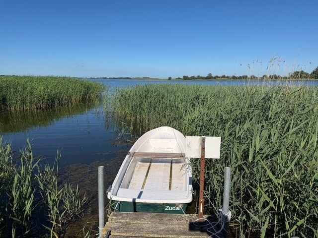 Ferienwohnung in Garz - Ferienwohnung - R&uuml;genbrise am Wasser mit Steg und Paddelboot - alles inklusive - Bild 4