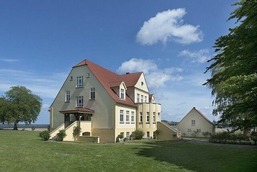 Ferienwohnung 6 direkt am Wasser im Gut Grubnow R&uuml;gen