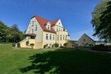 Ferienwohnung in Neuenkirchen (R&uuml;gen) - Gutshaus Grubnow Ferienwohnung 2 am Wasser Sauna und WLAN incl. - Bild 1